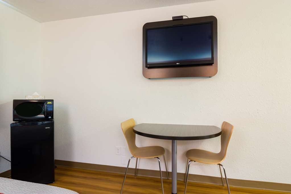 motel 6 kerrobert sk