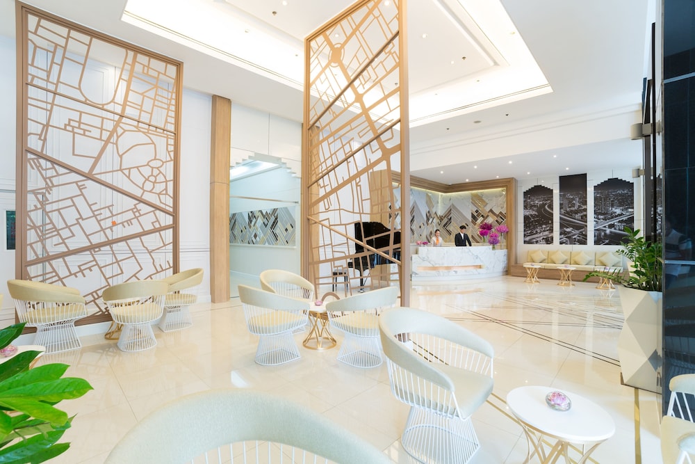 bandara silom suites