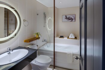 silverland min hotel