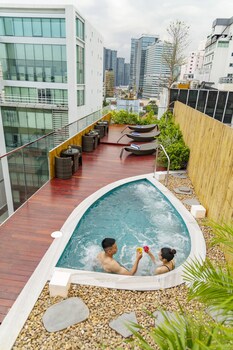 silverland min hotel