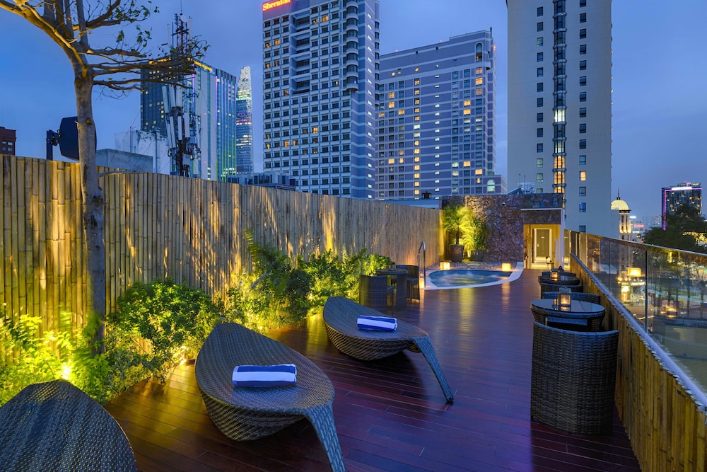 silverland min hotel