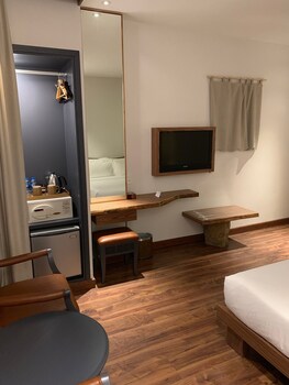 silverland min hotel