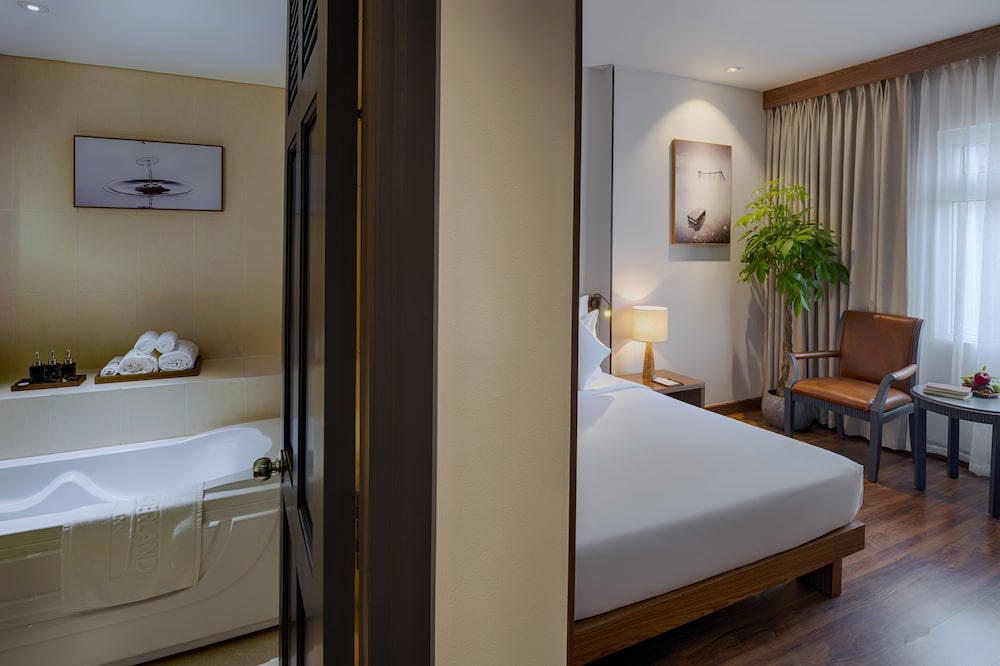silverland min hotel
