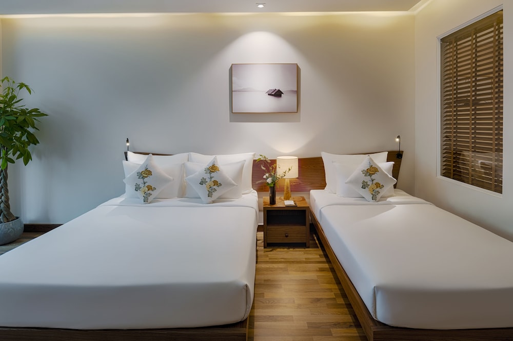 silverland min hotel