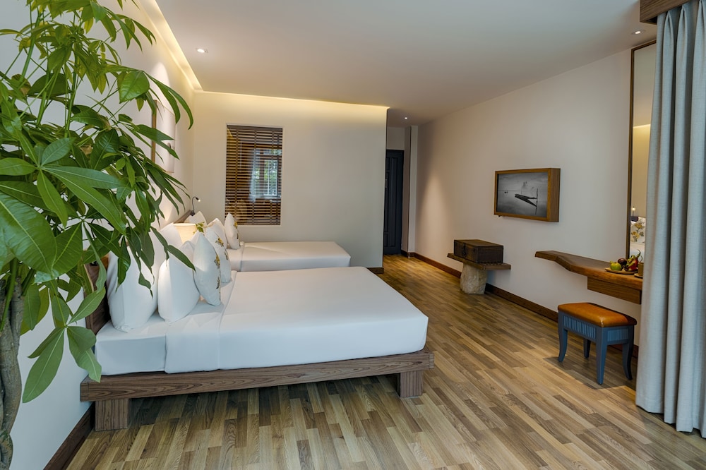 silverland min hotel