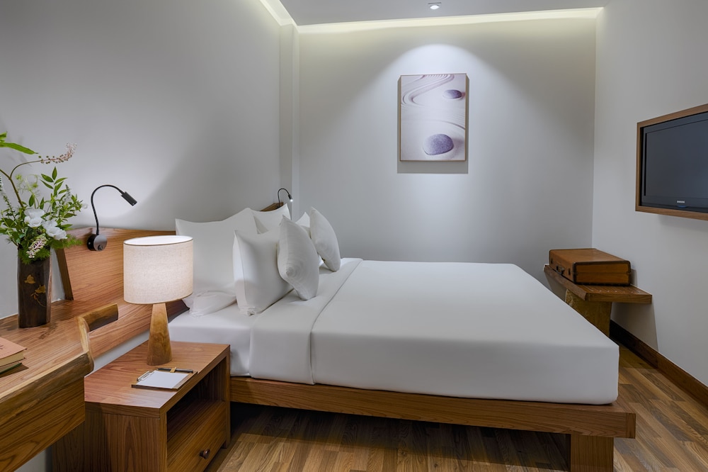 silverland min hotel