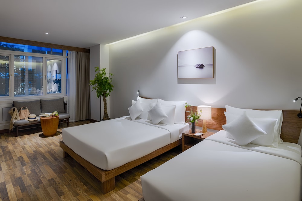 silverland min hotel