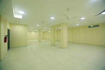 al dhiyafa palace hotel apartment