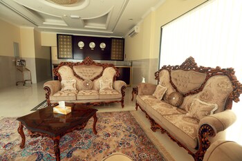 al dhiyafa palace hotel apartment
