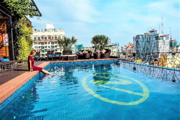 kin hotel thi sach