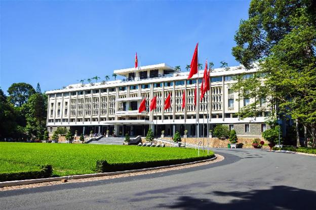 kin hotel thi sach