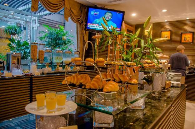 kin hotel thi sach