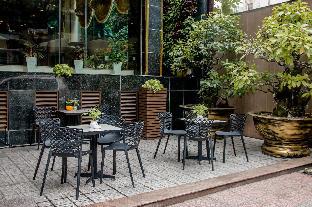 kin hotel thi sach