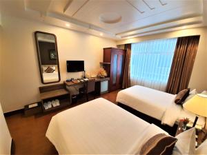 kin hotel thi sach