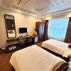 kin hotel thi sach