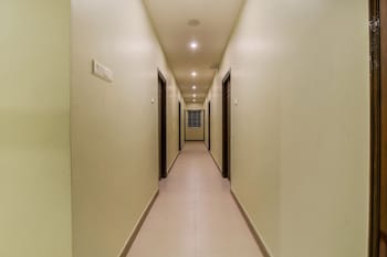 capital o 28216 raajas grand