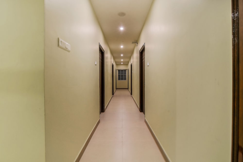 capital o 28216 raajas grand
