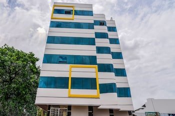 capital o 28216 raajas grand