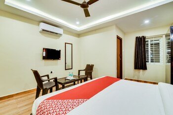 capital o 28216 raajas grand
