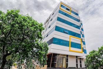 capital o 28216 raajas grand