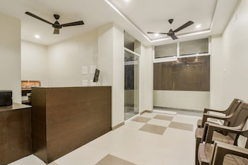 capital o 28216 raajas grand