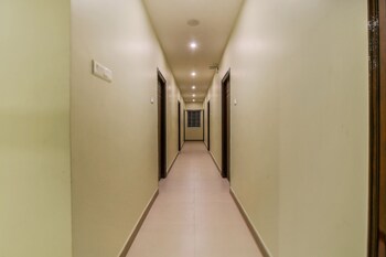 capital o 28216 raajas grand