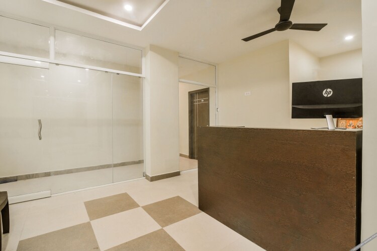 capital o 28216 raajas grand