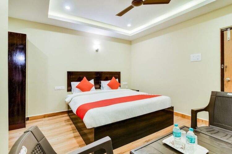 capital o 28216 raajas grand