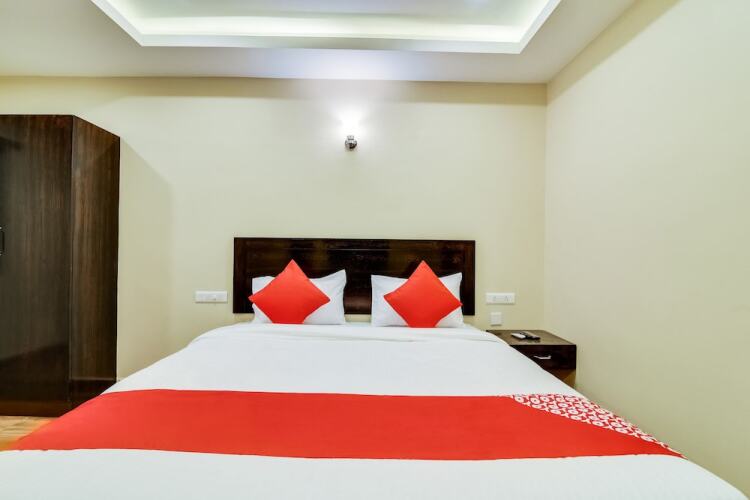 capital o 28216 raajas grand