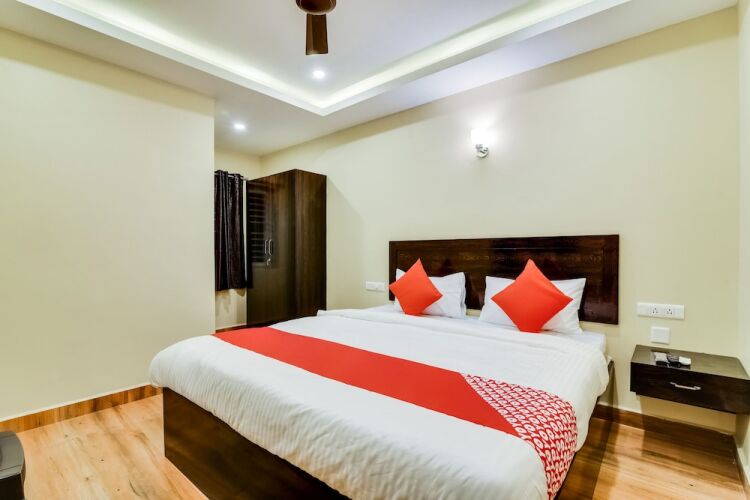 capital o 28216 raajas grand