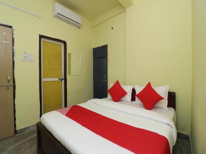 spot on 27004 hotel om sai plaza