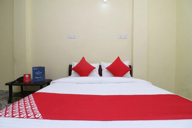 spot on 27004 hotel om sai plaza