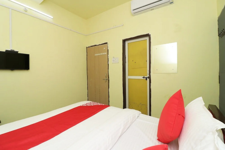 spot on 27004 hotel om sai plaza