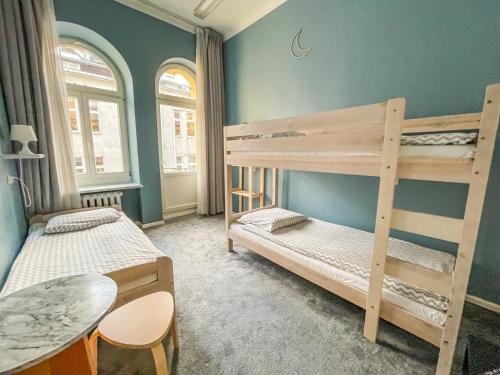 moon hostel warszawa