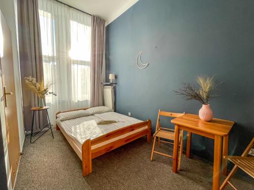 moon hostel warszawa