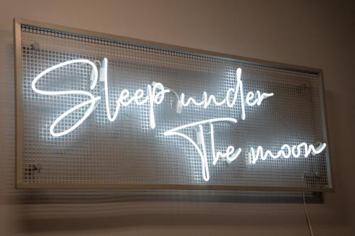 moon hostel warszawa