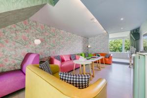 happiness pink bandb