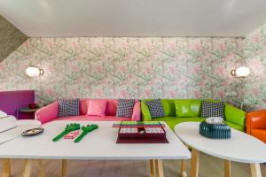 happiness pink bandb