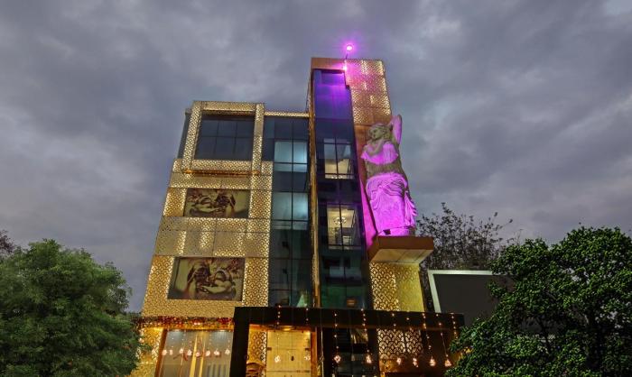 amaira hotels and banquets near vaishali metro station