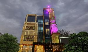 amaira hotels and banquets near vaishali metro station