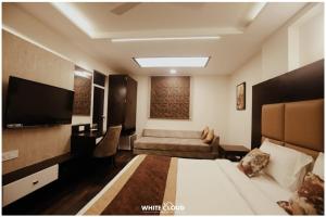Hotel White Cloud,Gujarat>>Ahmedabad,3 star