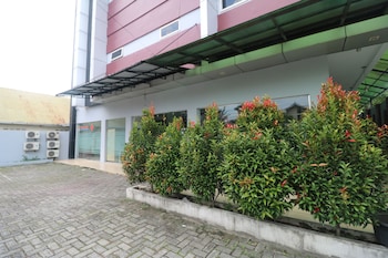 reddoorz jalan krakatau medan