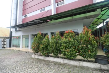 reddoorz jalan krakatau medan