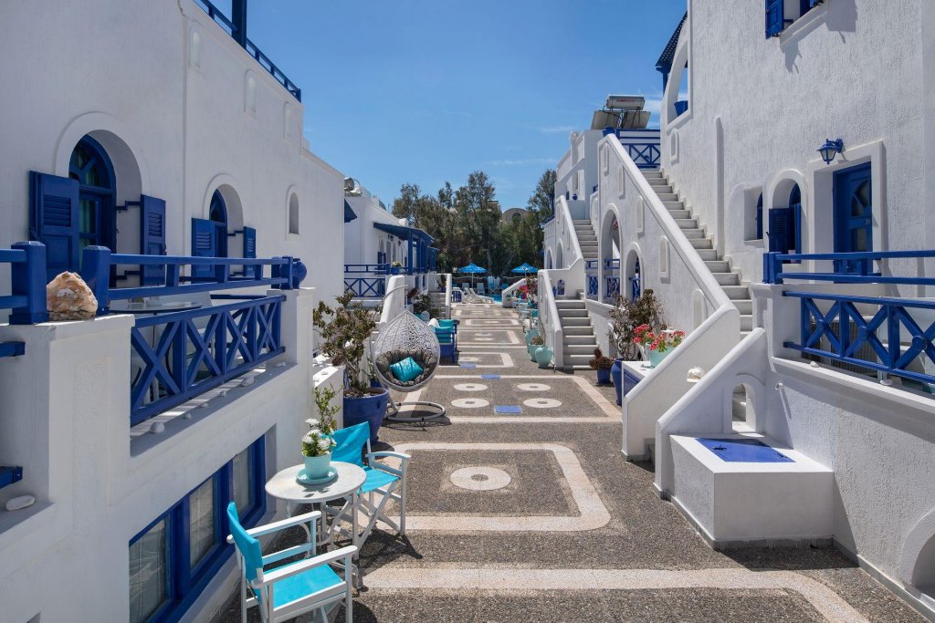 Samson's Village,Perissa>>Fira,3 star