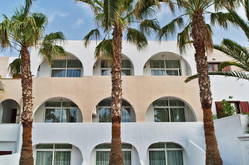 hotel makarios