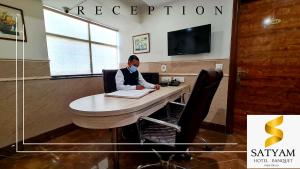 satyam room