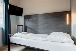 aando koln dom hostel
