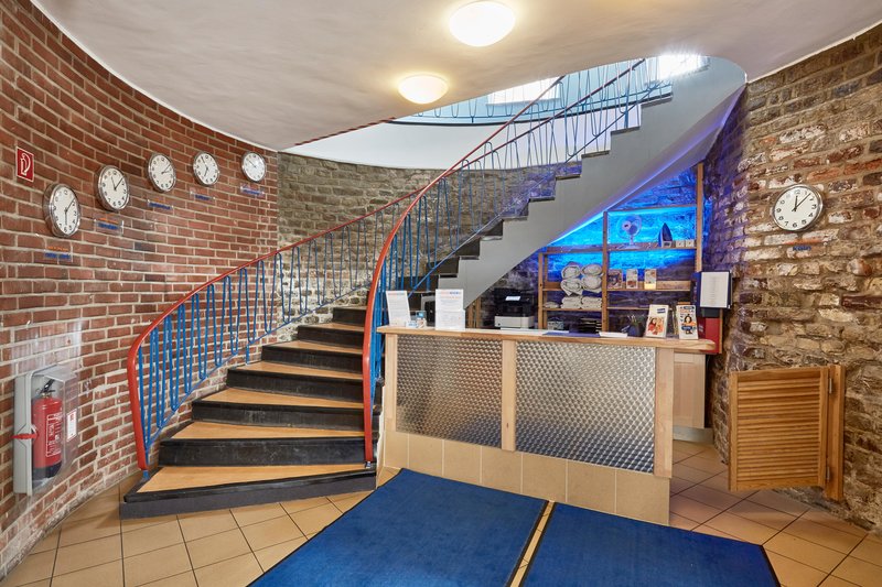 aando koln dom hostel