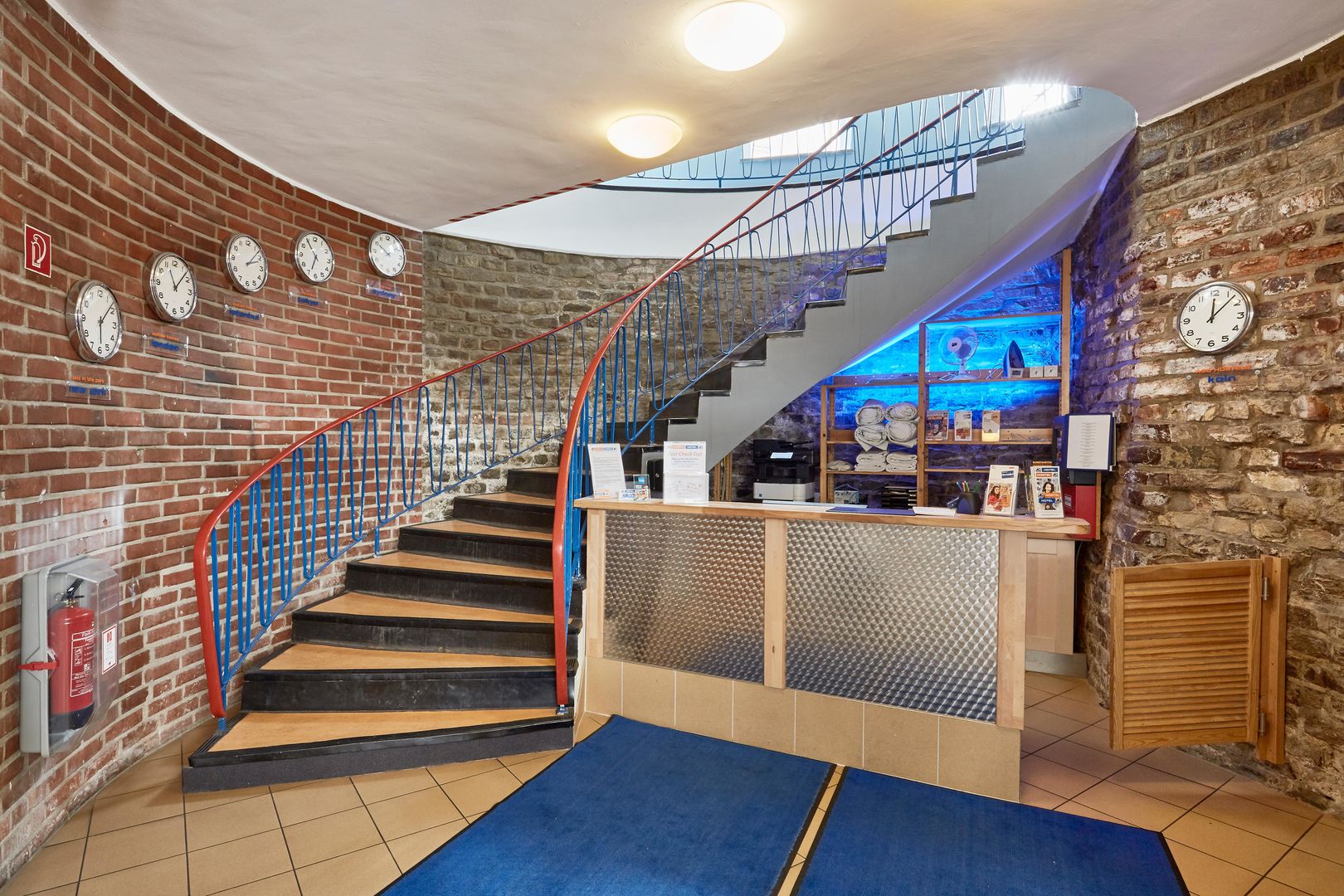 aando koln dom hostel