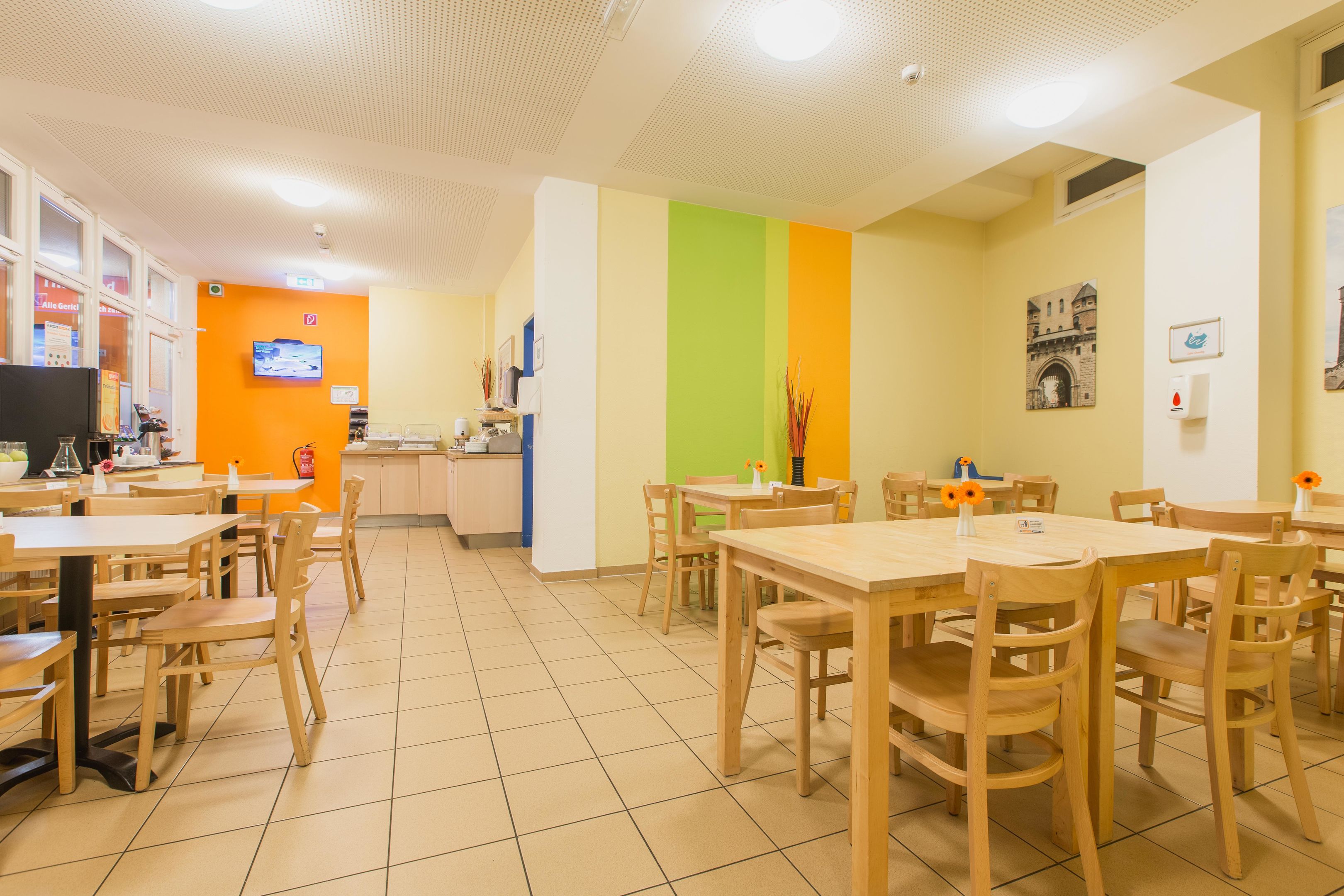 aando koln dom hostel